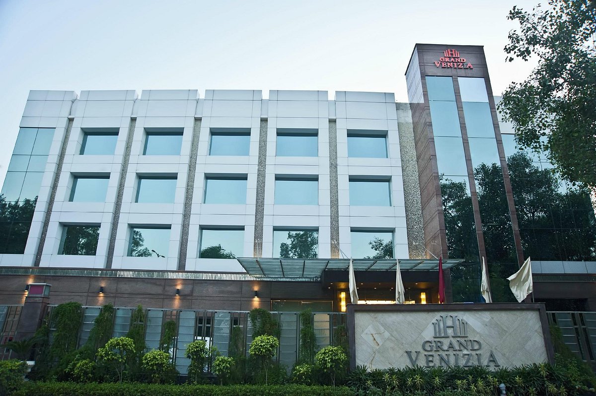 Venizia Sarovar Portico