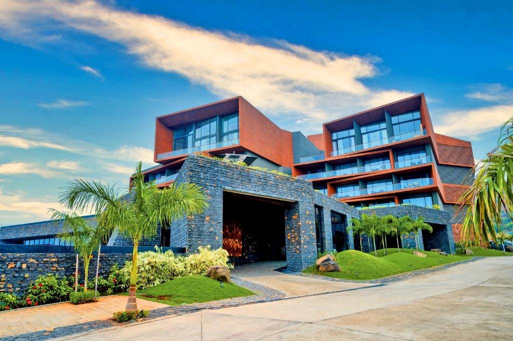 Aria Resort & Spa